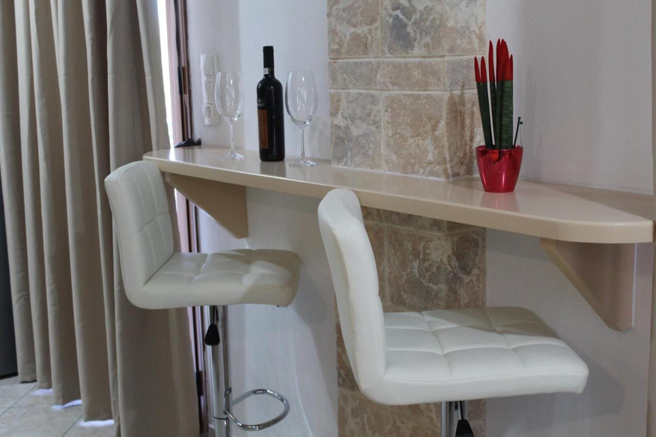 Vakis Apartments 5 Romanon 외부 사진